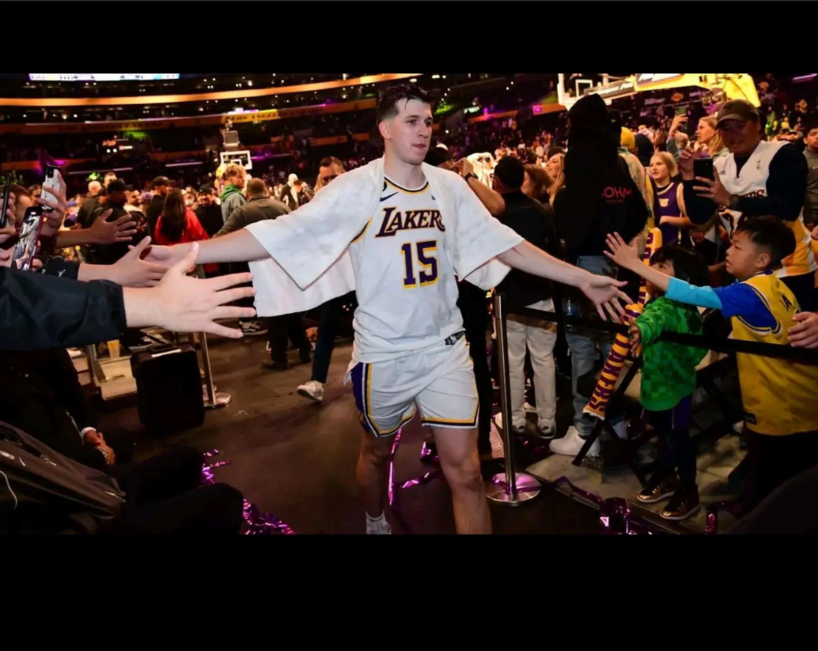 开云体育-詹姆斯迎来七赛季出色发挥，IG观众热烈欢呼！-开云体育