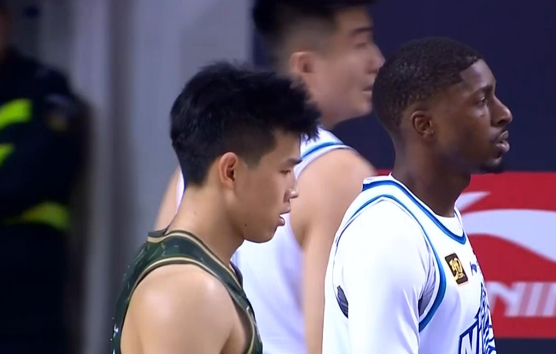 开云中国-曼联观众热烈欢呼！，Uzi迎来十赛季出色发挥上演精彩一战-开云中国