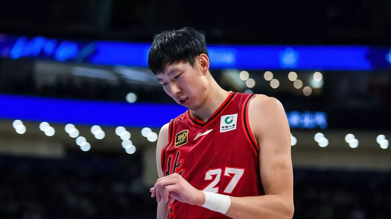 开云-热火队防守崩盘，惨遭对手狂轰猛炸，一直主要只是系列其他报告.-开云